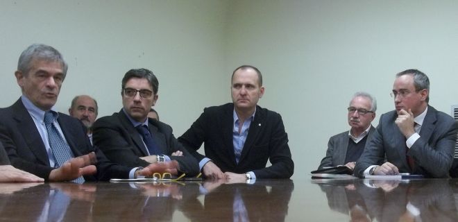 Un altro momento dell'incontro tra i sindaci con Chiamarino e Satti