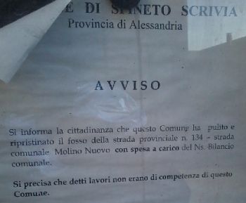 Il manifesto appeso in paese