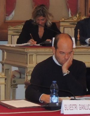 L'assessore Gianluca Silvestri e dietro Simona Ronchi