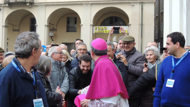 Viola saluta la folla
