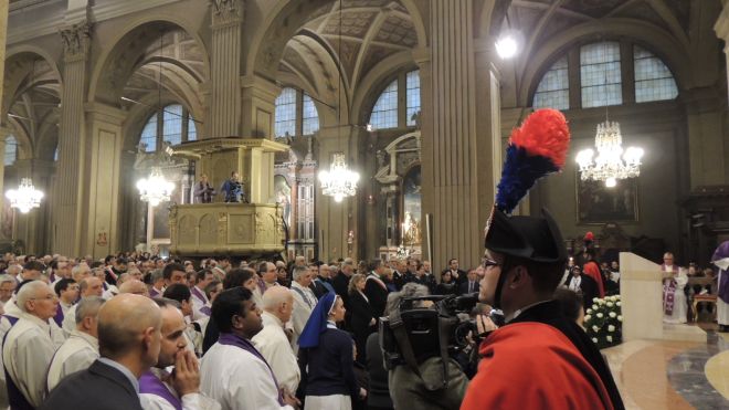Tanta folla in cattedrale