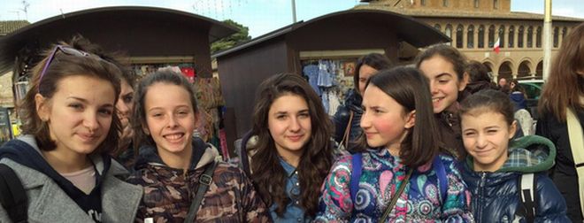 Alcune giovani ragazze tortonesi ad Assisi