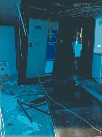 L'interno della banca dopo il colpo