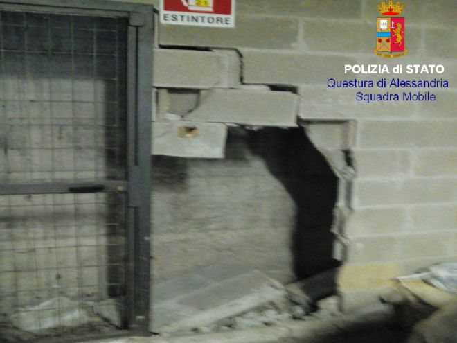 Il finto muro con l'ingresso nel cunicolo