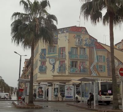 La stazione dei bus affrescata