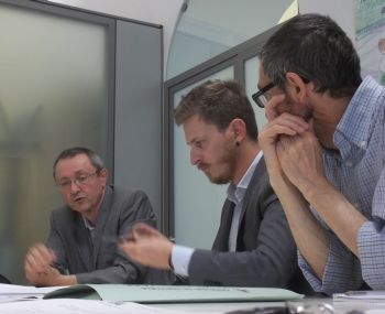 Un momento della riunione con Francesco Gilardone che spiega i lavori