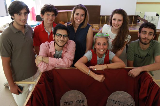 Alcuni studenti con la Proif Cristina Porro