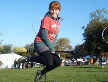 Il quiddich giocato nella realtà. Anche qui ci sono le scope solo che non volano. 