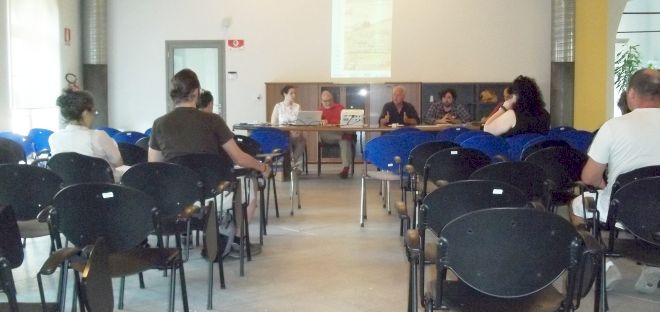 La desolazione delle sedie vuote alla sala Romita durante la riunione dell'Expo