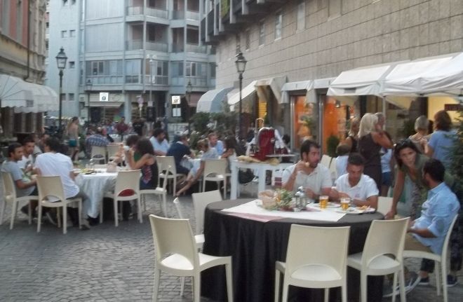 Via Carducci giovedì sera