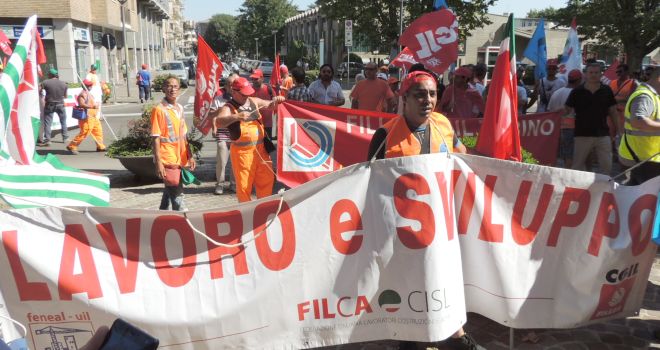 Proteste fuori dal Comune