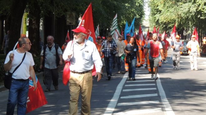 L'arrivo del corteo in municipio