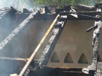 Le travi del tetto distrutte