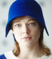 Sarah Snooke nel ruolo di Jane