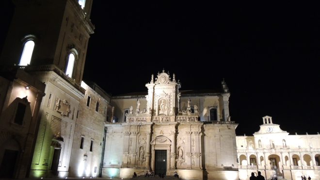 La barocca piazza Duomo