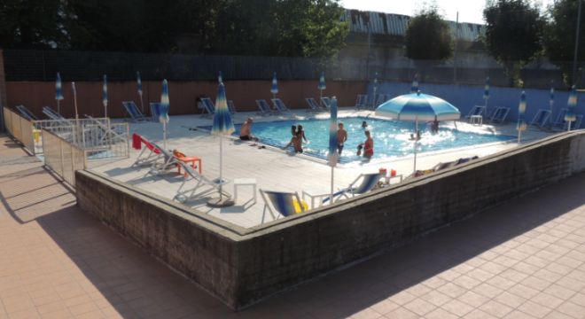 La piscina piccola dove è avvenuto l'atto di vndalismo