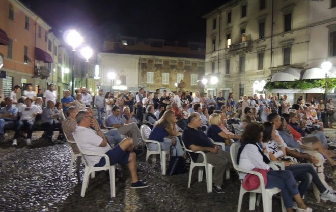 Parte del numerosopubblico presente