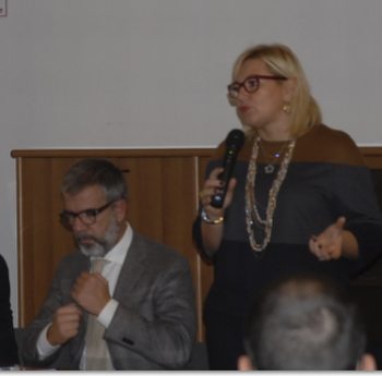 Un momento preso la sala Romita con Bardone che si aggiusta la cravatta (Foto: provincia di Alessandria)