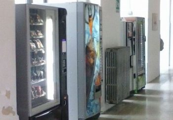 distributori automatici . q