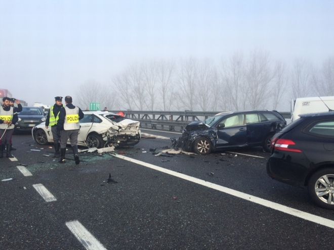 incidente 7 auto - 2L