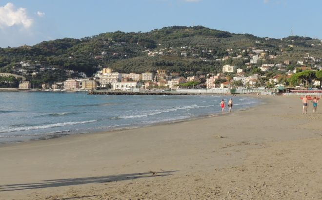 La spiaggia centrale di Diano Marina dove si svolgerà il windfestival