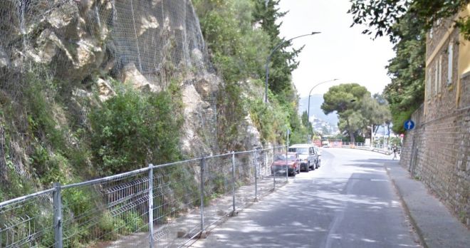 Un immagine della montagna crollata che risale all'estate scorsa.