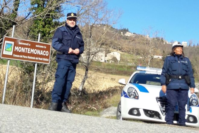 Mistretta insieme ad una collega