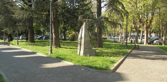 Il monumento ai caduti della II Guerra Mondiale in corso Leoniero dove si svolgeva la manifestazione negli anni scorsi