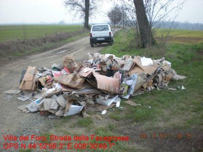 abbandono_rifiuti_foto