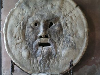 Pensieri: Minimizzato da molti l’episodio degli stranieri che “rigano” le auto, perché?