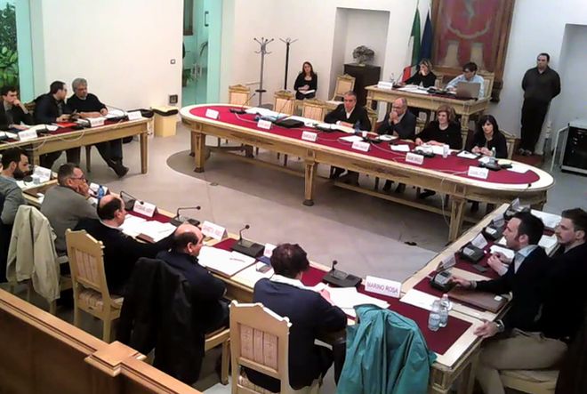 Consiglio comunale fiume stasera a Tortona con mozioni e bilancio