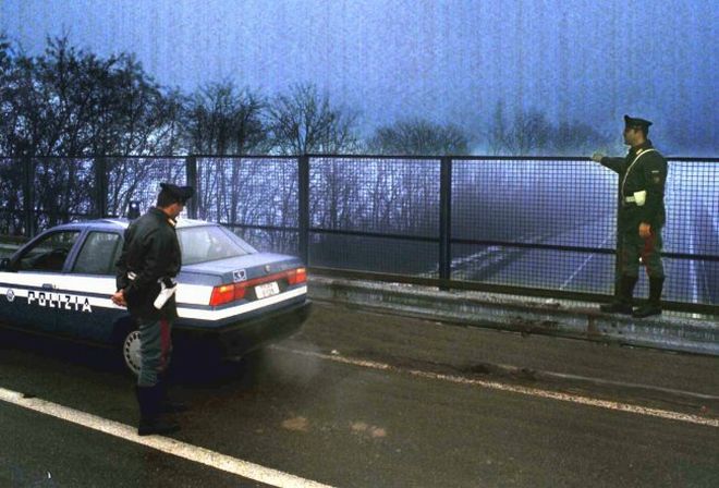 Tornano i sassi dal cavalcavia, l’auto di una tortonese colpita a Casei Gerola lunedì pomeriggio