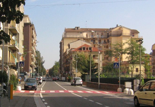 Tortona, in corso Don Orione ladri spaccano le vetrine e rubano dentro i negozi