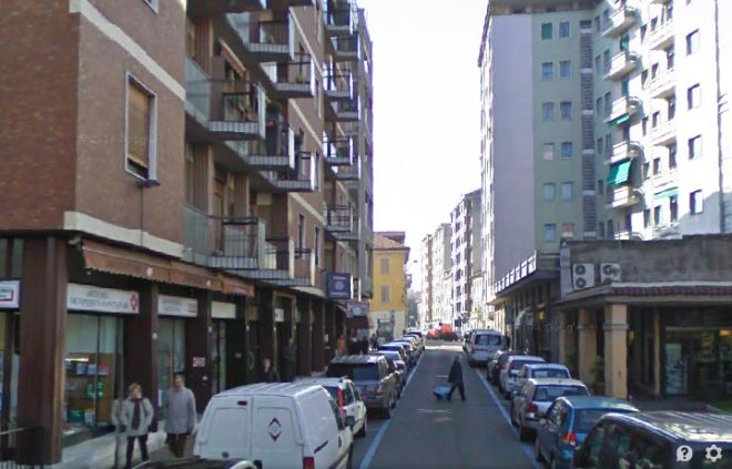 A Tortona una bimba di due anni chiude fuori casa la mamma, ma i pompieri risolvono tutto