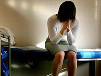 Manda una foto armato all’ex fidanzata e la perseguita mentre lei sporge denuncia ai carabinieri, arrestato un acquese