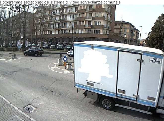 Casale, identificato il conducente di un camion fuggito dopo un incidente stradale