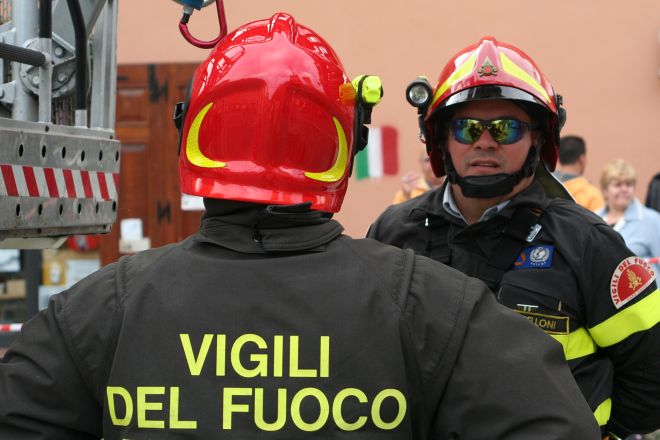 I Vigili del Fuoco di Acqui Terme salvano una donna bloccata in casa per di un incendio
