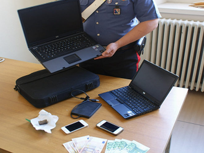 Nordafricano francese  ruba computer e cellulari, arrestato dai Carabinieri e scarcerato dal giudice