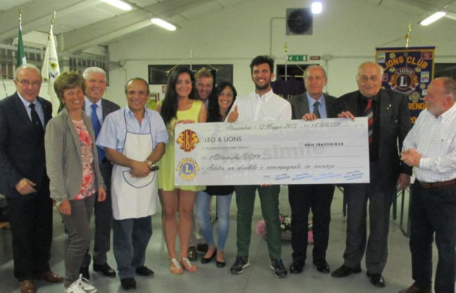 Il Leo club di Alessandria consegna a Piero Arata il ricavato del “concerto della solidarietà'”