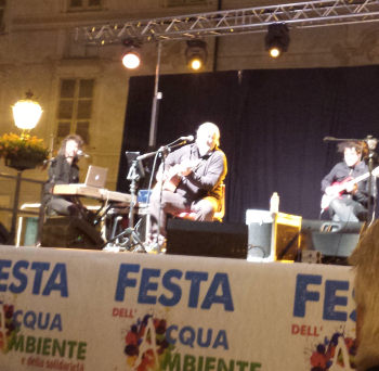 Tanta gente a Novi per il concerto di Eugenio Finardi