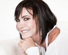 La cantante Fiordaliso, originaria di Alessandria, presenta il nuovo singolo