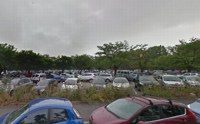 Chiedono il “pizzo” nel parcheggio dell’ospedale di Alessandria, ma al rifiuto di una donna la aggrediscono e lei viene colta da infarto