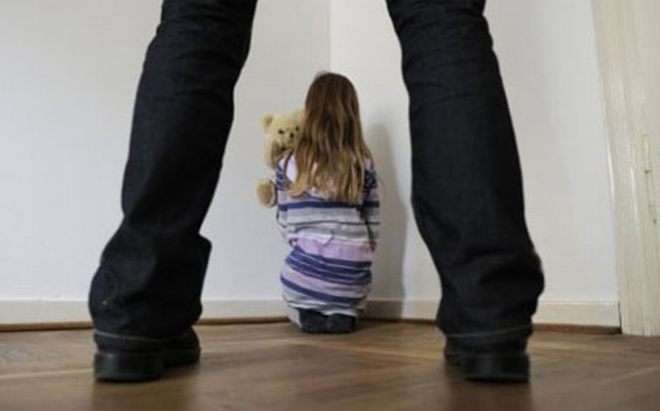 Imperia, pedofilo di 40 anni tenta di sedurre una bambina di 10 su Instangram, arrestato dalla Polizia Postale. Faceva il Dj alla radio