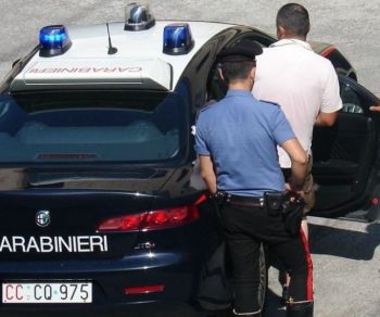 Giovane alessandrino aggredito e derubato sul treno, i carabinieri arrestano gli autori