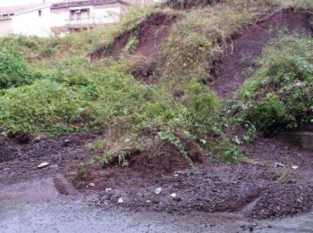 Fango e detriti sulla strada per Sarezzano, la Provincia chiude un tratto di 350 metri