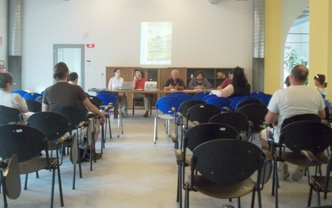 Tre dipendenti comunali di Tortona al lavoro (pagati?) fino alle 20 per una riunione di 7 persone!