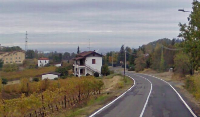 Anziana tortonese esce di casa e rischia di essere investita sulla strada provinciale per Sarezzano