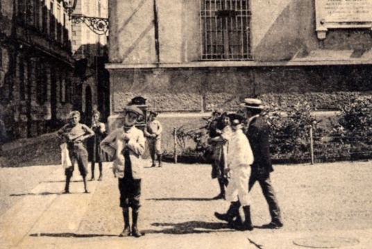 C’era una volta Tortona: Piazza della Merì a fianco di palazzo Guidobono