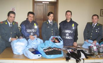 La Finanza di Novi Ligure sequestra 12 mila prodotti illegali a rischio per la salute dei cittadini