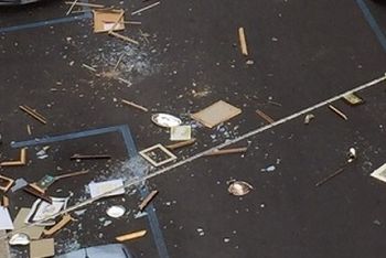 Alessandrino non riesce a picchiare la moglie e per il nervoso lancia pentole e oggetti dalla finestra, arrestato